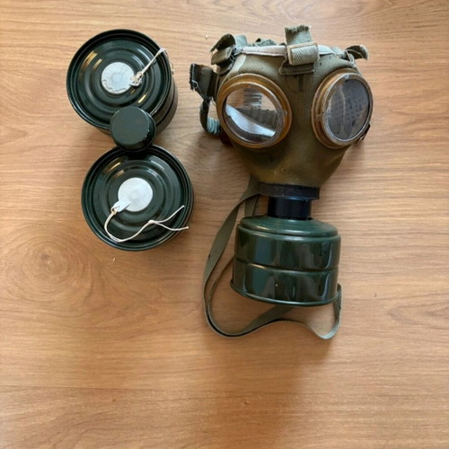 Retro gas mask used with 3 filters