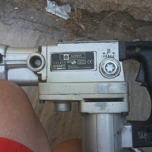 Electric chisel used with one chisel