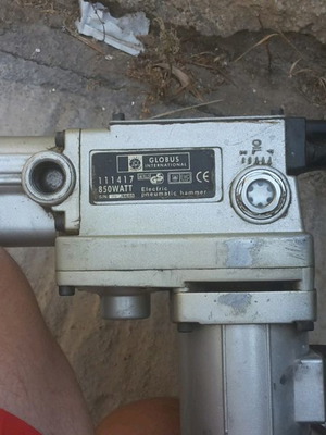 Electric chisel used with one chisel
