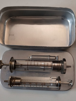 Glass syringes used, 2 pieces 10 and 5 ml Carlo Erba