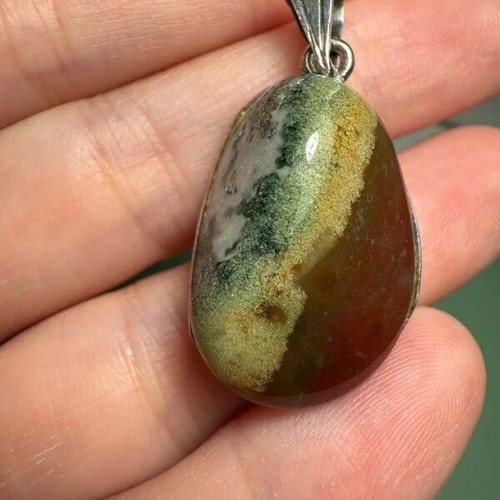 Handmade vintage pendant with 950 silver and semiprecious stone