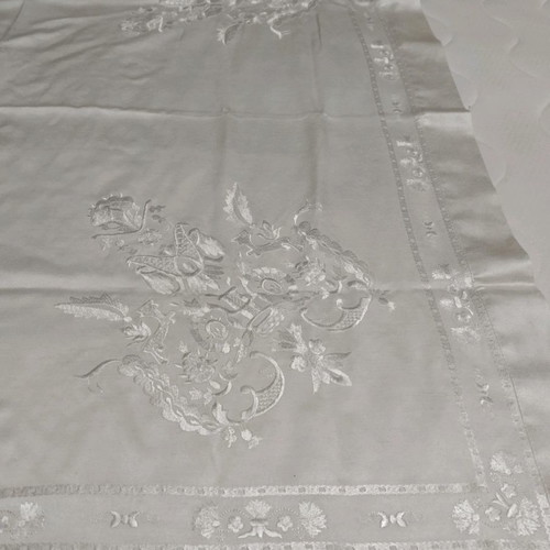 Silk dining set unused, dowry