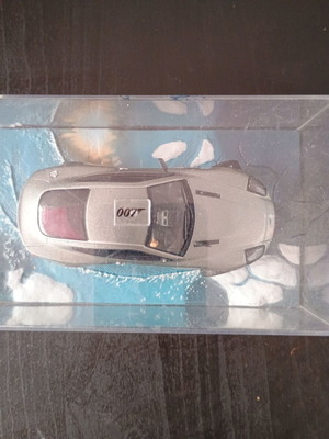 James Bond 007 Aston Martin V12 Vanquish collectible toy car