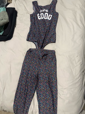 Gym set like new, Pink Woman, colorful, large top and small bottom