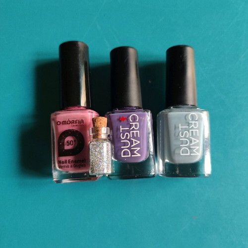 Nail polish and glitter like new, used once