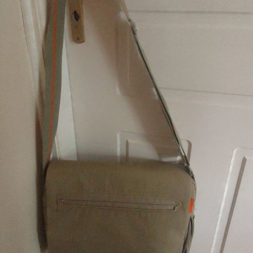 Laptop bag like new beige 35x40 with compartments and strap