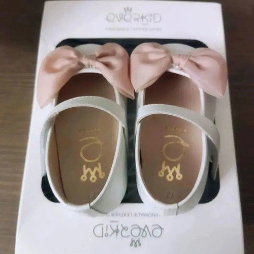 Everkid leather baptismal ballerinas used, size 17, ecru with pink bows