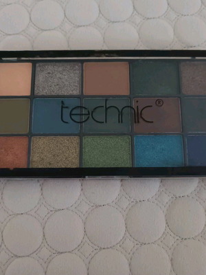 Παλέτα σκιών ματιών Technic Cosmetic Spirit Guide σαν καινούργιο, 15 χρώματα