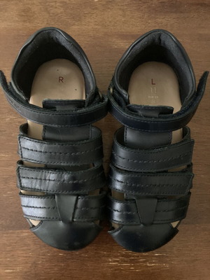 Walkmates M&S boys' sandals used, size 29, black with blue velcro