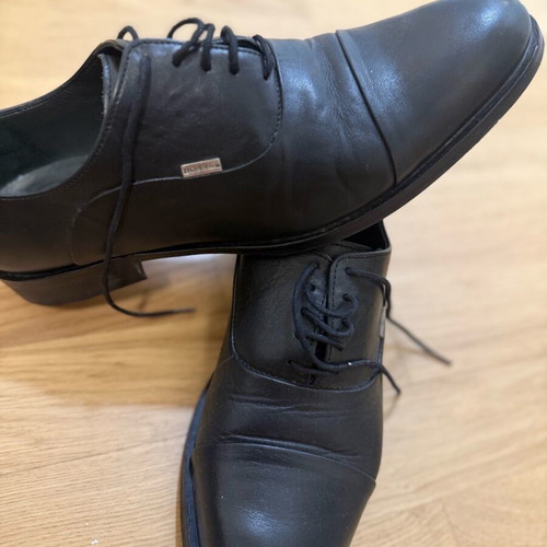Boss Shoes size 40 like new, black dress shoes