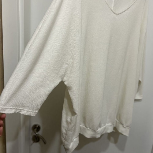 Oversize women's blouse with V-neck, size 56/58