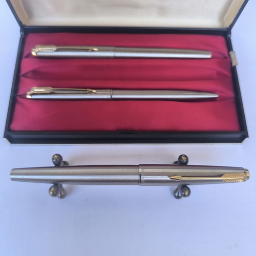 Parker 61 Flighter pen set made in England, stainless steel