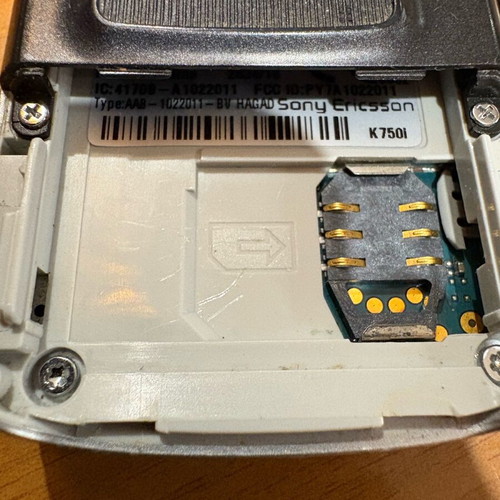 Sony Ericsson k750i μεταχειρισμένο χωρίς μπαταρία και φορτιστή, για συλλέκτες