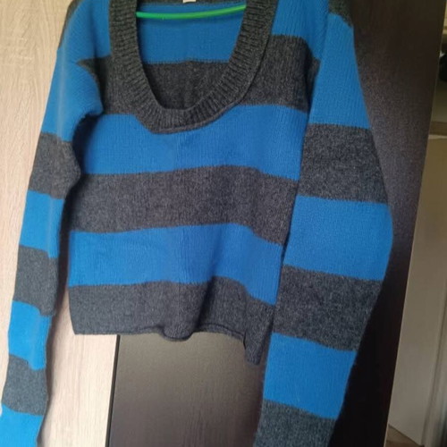 DKNY pullover like new, size M, gray and blue
