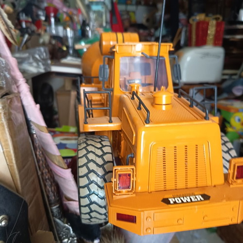 Radio control truck cement mixer, like new, 80 cm