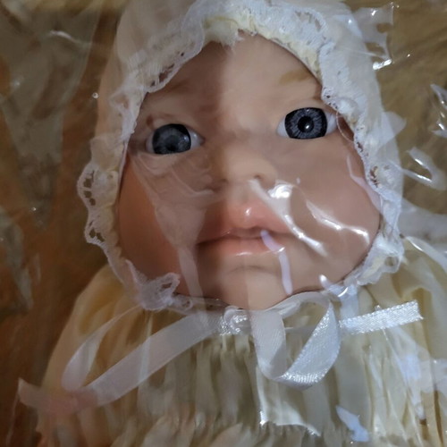 Baby doll with many sounds and 1 outfit, new