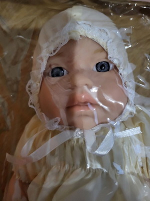 Baby doll with many sounds and 2 outfits new