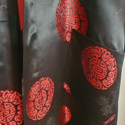 Silk robe with Chinese designs like new, sizes M to XL
