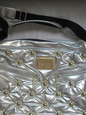 Τσάντα Betseyville από Betsey Johnson, ασημί με τρουκς