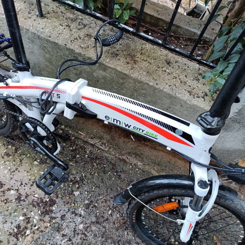Folding electric city bike like new with disc brakes and front suspension