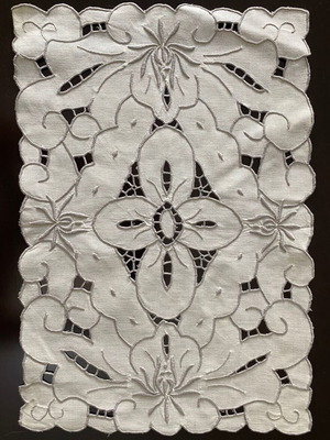 Vintage white embroidered cutwork table runner 39×27 cm