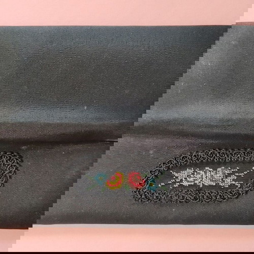 Χτενάκι με θήκη vintage μεταχειρισμένο με κέντημα και μεταξωτό ύφασμα