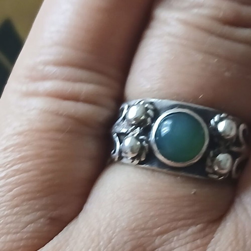 Silver 925 ring with jade stone, size 17mm like new
