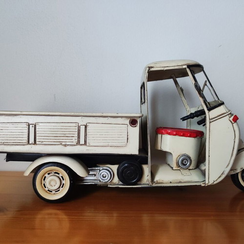 Piaggio Ape 1957 metal miniature Vespa three-wheeler truck
