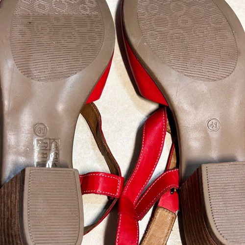 Women's red sandals with brown sole like new, size 41
