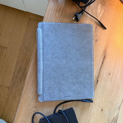Microsoft Surface Pro 9 13" tablet used, 16GB, 1TB, i7-1255U, Win11 Home, with keyboard and docking station