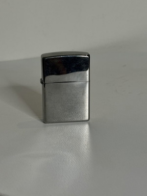 Zippo 2015 αναπτήρας με μεταλλικό φινίρισμα, σημάδια χρήσης και γρατζουνιές