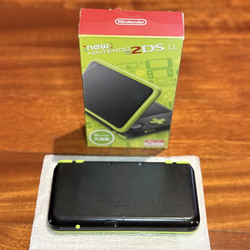 New Nintendo 2DS XL Lime x Black console like new, boxed complete