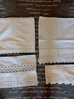 Set of 4 lace-trimmed cloths used for curtains and pillowcases