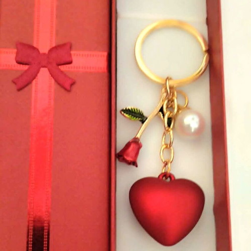 Keychain Heart with Rose and Pearl new, red and gold tone