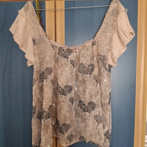 Attrattivo top like new, size large, pink with floral print
