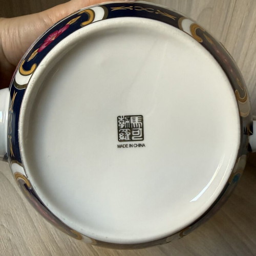 Porcelain teapot with strainer
