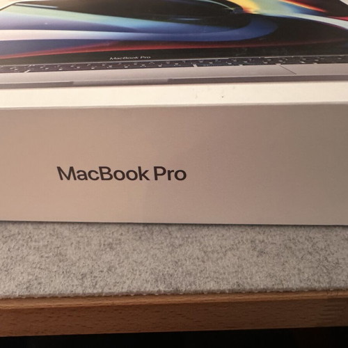 Apple MacBook Pro 16" 2019 with Intel Core i7, 16GB RAM, 512GB SSD