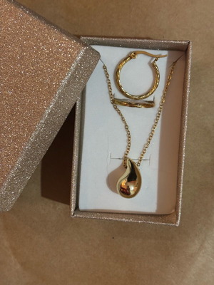 Set of 2 gold jewelry new made of steel