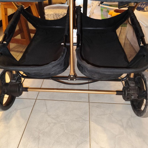 Chipollino Duo Smart twin stroller with car seats and accessories