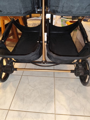Chipollino Duo Smart twin stroller with car seats and accessories