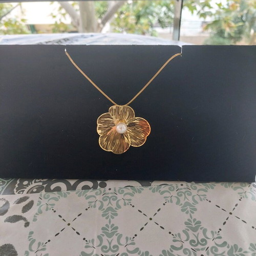 Steel necklace flower with pearl unused