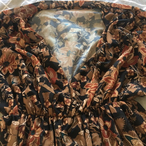 Floral dress like new, one size with elastic waist and sleeves