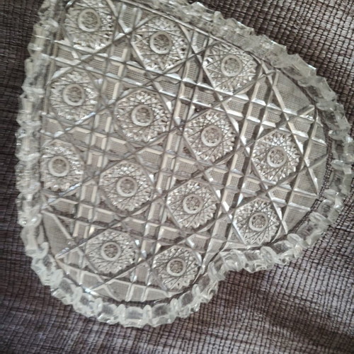 Glass heart plate 19 cm, like new