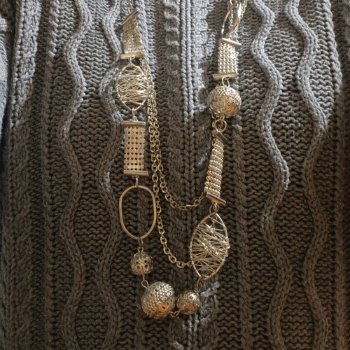 Silver fashion jewelry necklace new with intricate design
