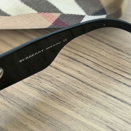 Burberry Unisex Sunglasses like new, black