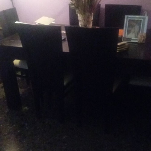 Oak dining table with 6 chairs like new
