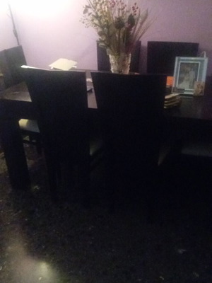 Oak dining table with 6 chairs like new