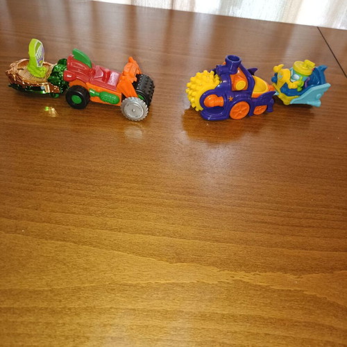 Super Zing races like new, detachable toys