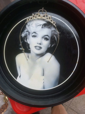 Vintage μεταλλικός δίσκος Marilyn Monroe 35 εκ. μεταχειρισμένος με διακόσμηση τιάρας