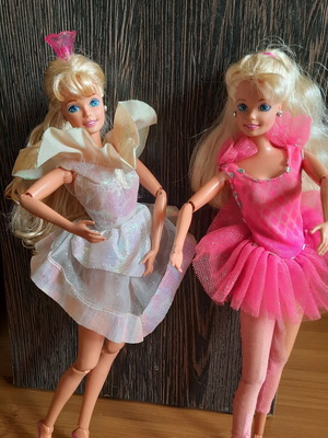 Twirling Ballerina Barbie dolls used, retro Mattel 1995 lot of 2